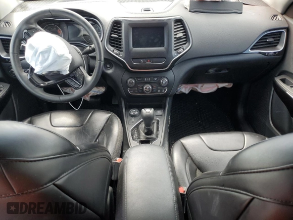 2019 Jeep Cherokee Latitude Plus z VIN 1C4PJMLX0KD432398, wystawiony jako Copart lot #56153735 z przebiegiem Nie podano mil oraz Szkoda całkowita • Salvage title. Historia ofert i sprzedaży dostępna na DreamBid. Obrazek 8.