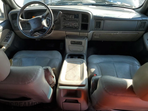 2000 Chevrolet Suburban LT with VIN 3GNEC16T2YG136424, listed as a Copart auction lot 74735894 with 495,172 mi miles and Salvage Title. Bid and sale history available at carsss.com. Image 8.