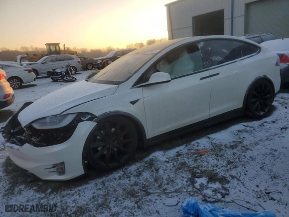 2019 Tesla Model X 75D with VIN 5YJXCBE2XKF192057, listed as a Copart auction lot 88785695 with 0 miles and Salvage Title. Bid and sale history available at carsss.com. Image 1.