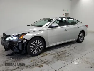 2023 Nissan Altima SV z VIN 1N4BL4DVXPN333421, wystawiony jako Copart lot #59147195 z przebiegiem 82 962 mil mil oraz Czysty tytuł • Clean title. Historia ofert i sprzedaży dostępna na DreamBid. Obrazek 1.