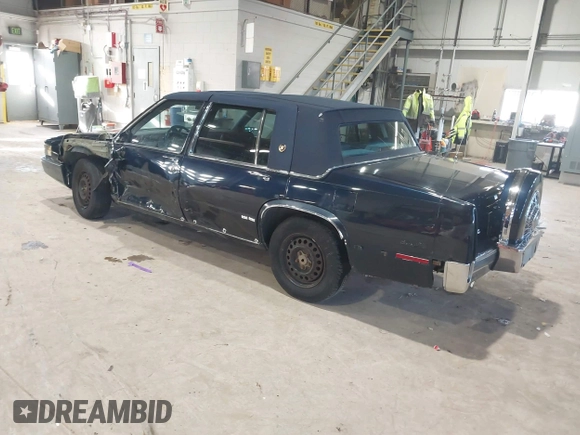 1989 Cadillac DeVille z VIN 1G6CD5159K4356924, wystawiony jako IAAI lot #41526057 z przebiegiem 148 134 mil mil oraz . Historia ofert i sprzedaży dostępna na DreamBid. Obrazek 3.