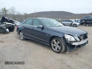 2012 Mercedes-Benz E 350 Luxury z VIN WDDHF8JB0CA563926, wystawiony jako IAAI lot #42073792 z przebiegiem 108 703 mil mil oraz . Historia ofert i sprzedaży dostępna na DreamBid. Obrazek 1.