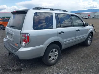 2006 Honda Pilot LX with VIN 2HKYF18156H527449, listed as a IAAI auction lot 42097170 with 178,983 mi miles. Bid and sale history available at carsss.com. Image 4.