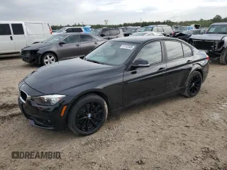 2017 BMW 3 Series 320i z VIN WBA8E1G3XHNU17874, wystawiony jako Copart lot #51142465 z przebiegiem 64 916 mil mil oraz Szkody całkowita. Historia ofert i sprzedaży dostępna na DreamBid. Obrazek 1.