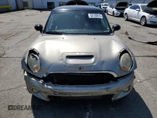 2009 MINI Hardtop S with VIN WMWMF73549TT94143, listed as a Copart auction lot 52120615 with 144,334 mi miles and Salvage Title. Bid and sale history available at DreamBid. Image 5.