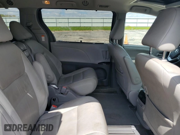 2018 Toyota Sienna XLE Auto Access Seat с VIN 5TDYZ3DC8JS925025, выставлен на аукционе Copart как лот 55523195 с пробегом 191 675 миль миль и Чистый • Clean title. История ставок и продаж доступна на DreamBid. Изображение 11.