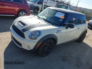 2009 MINI Hardtop S with VIN WMWMF73519TT99560, listed as a IAAI auction lot 41691939 with Not provided miles and . Bid and sale history available at DreamBid. Image 2.