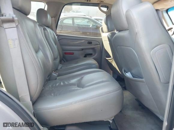 2005 Chevrolet Tahoe LT with VIN 1GNEC13T15R218984, listed as a IAAI auction lot 41017590 with 248,781 mi miles. Bid and sale history available at carsss.com. Image 8.