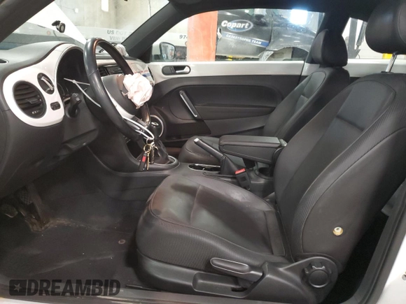 2014 Volkswagen Beetle with VIN 3VWHX7AT4EM618018, listed as a Copart auction lot 84903284 with 149,853 mi miles and Clean Title. Bid and sale history available at DreamBid. Image 7.