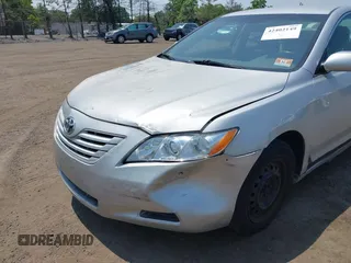 2007 Toyota Camry CE z VIN 4T1BE46K87U592658, wystawiony jako IAAI lot #42402149 z przebiegiem 176 284 mil mil oraz . Historia ofert i sprzedaży dostępna na DreamBid. Obrazek 6.