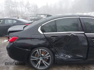 2020 BMW 3 Series 330i xDrive with VIN 3MW5R7J02L8B27598, listed as a IAAI auction lot 41525541 with 32,253 mi miles. Bid and sale history available at carsss.com. Image 6.