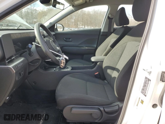 2025 Hyundai Kona SE with VIN KM8HACAB8SU221628, listed as a Copart auction lot 43034825 with 895 mi miles and Salvage Title. Bid and sale history available at carsss.com. Image 7.