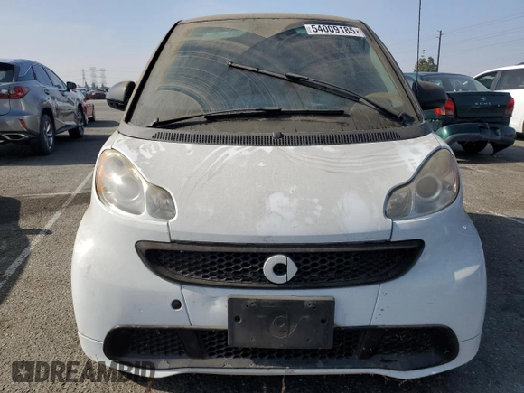2014 Smart fortwo Pure z VIN WMEEJ3BA3EK780633, wystawiony jako Copart lot #54009185 z przebiegiem 104 688 mil mil oraz Tytuł czysty. Historia ofert i sprzedaży dostępna na DreamBid. Obrazek 5.