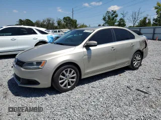 2013 Volkswagen Jetta SE z VIN 3VWDX7AJXDM235339, wystawiony jako Copart lot #52751345 z przebiegiem 143 478 mil mil oraz Szkoda całkowita • Salvage title. Historia ofert i sprzedaży dostępna na DreamBid. Obrazek 1.