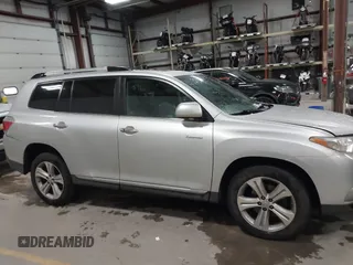 2013 Toyota Highlander Limited z VIN 5TDDK3EH3DS244711, wystawiony jako IAAI lot #41056732 z przebiegiem 156 968 mil mil oraz . Historia ofert i sprzedaży dostępna na DreamBid. Obrazek 13.