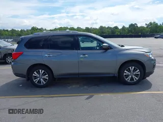 2019 Nissan Pathfinder SL z VIN 5N1DR2MN5KC646432, wystawiony jako IAAI lot #42227161 z przebiegiem 136 369 mil mil oraz . Historia ofert i sprzedaży dostępna na DreamBid. Obrazek 13.