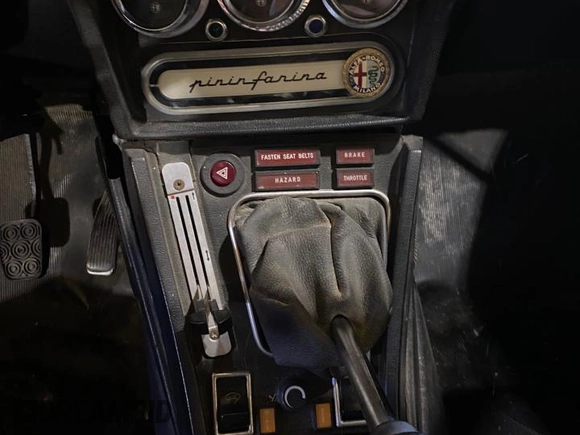 1973 Alfa Romeo Spider z VIN AR3041681, wystawiony jako Copart lot #55390735 z przebiegiem 20 513 mil mil oraz Tytuł czysty. Historia ofert i sprzedaży dostępna na DreamBid. Obrazek 9.