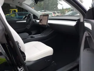 2023 Tesla Model Y Long Range z VIN 7SAYGDEE2PF885116, wystawiony jako IAAI lot #40091902 z przebiegiem 11 779 mil mil oraz . Historia ofert i sprzedaży dostępna na DreamBid. Obrazek 5.