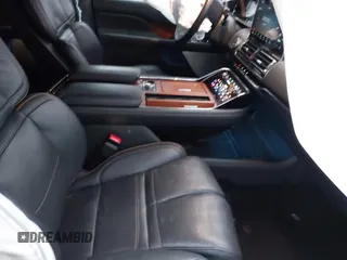 2022 Lincoln Navigator Black Label z VIN 5LMJJ3TT2NEL13739, wystawiony jako IAAI lot #41296594 z przebiegiem 58 116 mil mil oraz . Historia ofert i sprzedaży dostępna na DreamBid. Obrazek 5.