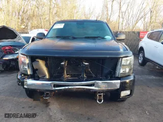 2011 Chevrolet Silverado 1500 LT with VIN 1GCRCSE06BZ300806, listed as a IAAI auction lot 41717597 with 153,697 mi miles. Bid and sale history available at carsss.com. Image 13.