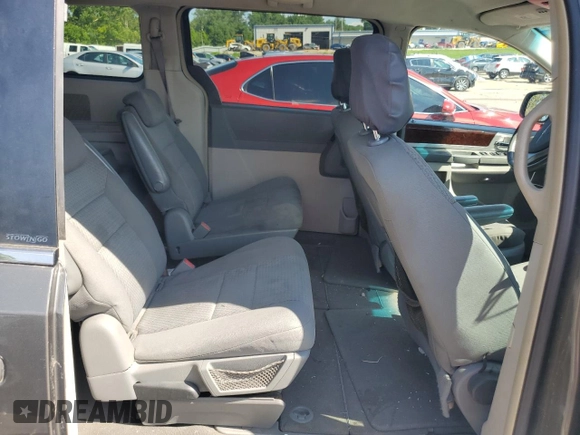 2010 Chrysler Town & Country Touring z VIN 2A4RR5D11AR301021, wystawiony jako Copart lot #61677465 z przebiegiem 173 211 mil mil oraz Czysty tytuł • Clean title. Historia ofert i sprzedaży dostępna na DreamBid. Obrazek 11.