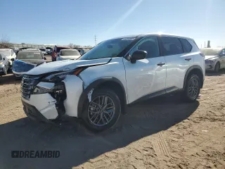 2025 Nissan Rogue S z VIN 5N1BT3AB8SC765522, wystawiony jako Copart lot #88265865 z przebiegiem 3 615 mil mil oraz Szkoda całkowita • Salvage title. Historia ofert i sprzedaży dostępna na DreamBid. Obrazek 1.