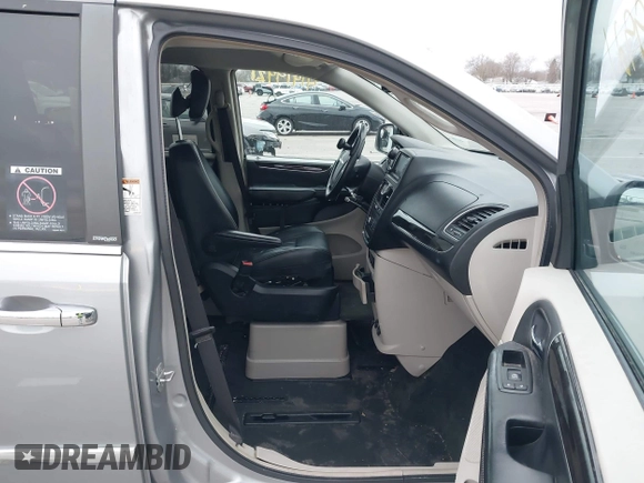 2013 Chrysler Town & Country Touring-L with VIN 2C4RC1CG0DR684329, listed as a IAAI auction lot 41919921 with 101,868 mi miles. Bid and sale history available at carsss.com. Image 5.