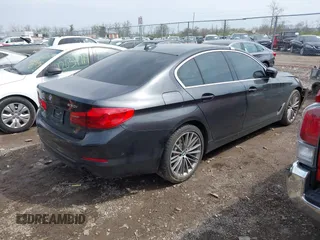 2019 BMW 5 Series 530i z VIN WBAJA5C52KBX87768, wystawiony jako IAAI lot #42029678 z przebiegiem 102 448 mil mil oraz . Historia ofert i sprzedaży dostępna na DreamBid. Obrazek 4.