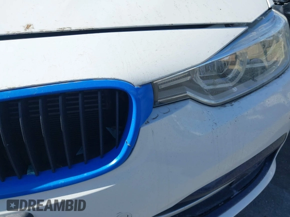 2017 BMW 3 Series 330e iPerformance with VIN WBA8E1C51HK895223, listed as a IAAI auction lot 41492625 with 116,486 mi miles. Bid and sale history available at carsss.com. Image 17.