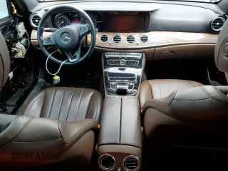 2017 Mercedes-Benz E 300 Luxury z VIN WDDZF4JBXHA013590, wystawiony jako Copart lot #56347855 z przebiegiem 78 946 mil mil oraz Szkoda całkowita • Salvage title. Historia ofert i sprzedaży dostępna na DreamBid. Obrazek 8.