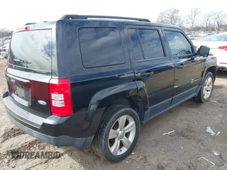 2013 Jeep Patriot Latitude with VIN 1C4NJPFA7DD213134, listed as a IAAI auction lot 41472480 with 176,068 mi miles. Bid and sale history available at carsss.com. Image 4.
