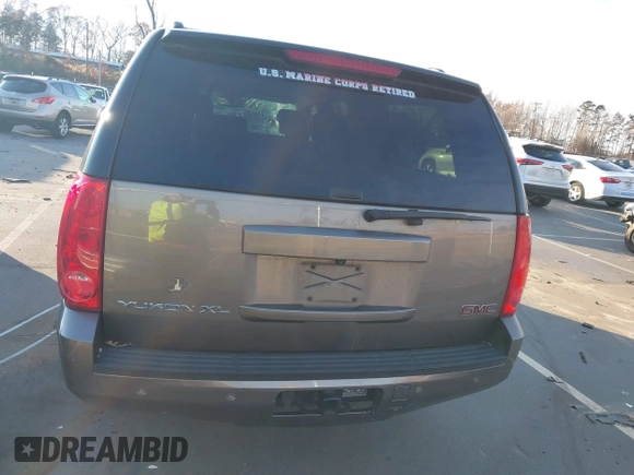 2014 GMC Yukon XL SLT with VIN 1GKS1KE06ER127515, listed as a IAAI auction lot 40990479 with 236,725 mi miles. Bid and sale history available at carsss.com. Image 16.