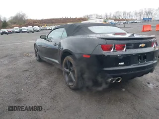 2013 Chevrolet Camaro LT z VIN 2G1FC3D32D9205069, wystawiony jako IAAI lot #41931863 z przebiegiem 75 244 mil mil oraz . Historia ofert i sprzedaży dostępna na DreamBid. Obrazek 3.