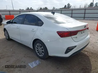 2021 Kia Forte LXS with VIN 3KPF24AD8ME300461, listed as a IAAI auction lot 41731952 with 86,794 mi miles. Bid and sale history available at carsss.com. Image 3.