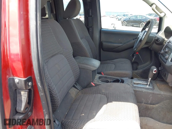 2013 Nissan Frontier SV z VIN 1N6AD0CW6DN726685, wystawiony jako IAAI lot #42224267 z przebiegiem 120 914 mil mil oraz . Historia ofert i sprzedaży dostępna na DreamBid. Obrazek 5.