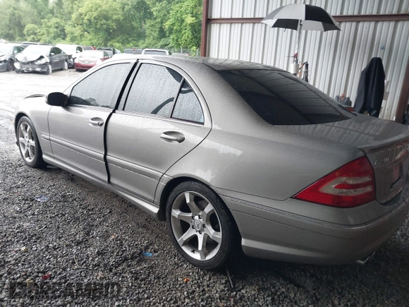 2007 Mercedes-Benz C 230 Sport с VIN WDBRF52H57E026692, выставлен на аукционе IAAI как лот 42351205 с пробегом 78 743 миль миль и . История ставок и продаж доступна на DreamBid. Изображение 3.