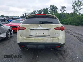 2014 Infiniti QX70 z VIN JN8CS1MU7EM451246, wystawiony jako IAAI lot #42221306 z przebiegiem 190 252 mil mil oraz . Historia ofert i sprzedaży dostępna na DreamBid. Obrazek 16.