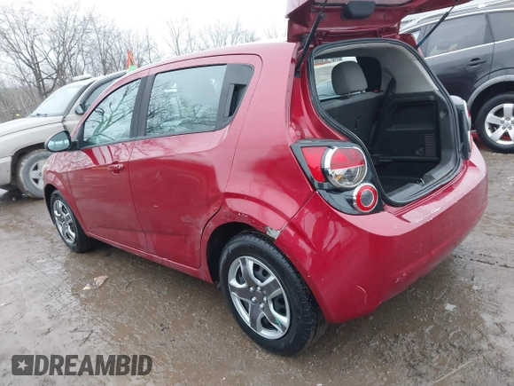2013 Chevrolet Sonic LS z VIN 1G1JA6SH4D4244183, wystawiony jako IAAI lot #41467466 z przebiegiem 75 315 mil mil oraz . Historia ofert i sprzedaży dostępna na DreamBid. Obrazek 3.