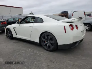 2009 Nissan GT-R Premium z VIN JN1AR54F19M251138, wystawiony jako Copart lot #63123824 z przebiegiem 37 758 mil mil oraz Szkoda całkowita • Salvage title. Historia ofert i sprzedaży dostępna na DreamBid. Obrazek 2.