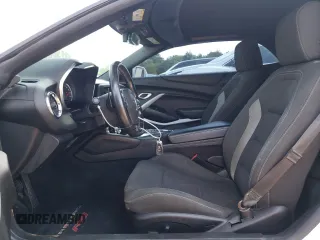 2019 Chevrolet Camaro 1LT z VIN 1G1FB3DS0K0145777, wystawiony jako Copart lot #54834595 z przebiegiem 68 533 mil mil oraz Szkoda całkowita • Salvage title. Historia ofert i sprzedaży dostępna na DreamBid. Obrazek 7.