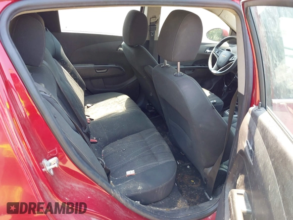 2012 Chevrolet Sonic LT z VIN 1G1JD6SH8C4123632, wystawiony jako IAAI lot #42492042 z przebiegiem 143 132 mil mil oraz . Historia ofert i sprzedaży dostępna na DreamBid. Obrazek 8.