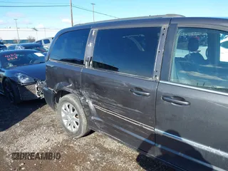 2016 Chrysler Town & Country Touring with VIN 2C4RC1BG5GR207496, listed as a IAAI auction lot 41908883 with 68,910 mi miles. Bid and sale history available at carsss.com. Image 6.