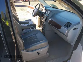 2010 Chrysler Town & Country Touring with VIN 2A4RR5DX0AR320261, listed as a IAAI auction lot 41816276 with 260,000 mi miles. Bid and sale history available at carsss.com. Image 5.