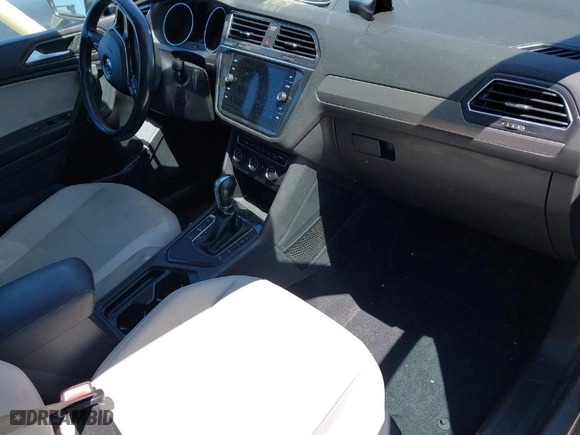 2019 Volkswagen Tiguan SE with VIN 3VV3B7AX5KM195140, listed as a IAAI auction lot 41803748 with 116,898 mi miles. Bid and sale history available at carsss.com. Image 5.