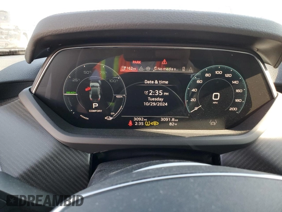 2024 Audi e-tron GT Premium Plus z VIN WAUCJBFW3R7004062, wystawiony jako Copart lot #77770684 z przebiegiem 3092 mil mil oraz Szkody całkowita. Historia ofert i sprzedaży dostępna na DreamBid. Obrazek 9.