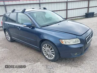 2010 Volvo V50 with VIN YV1382MW3A2540085, listed as a IAAI auction lot 41831999 with 137,173 mi miles. Bid and sale history available at carsss.com. Image 1.
