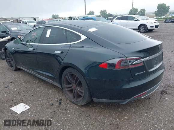 2013 Tesla Model S z VIN 5YJSA1DN2DFP07738, wystawiony jako IAAI lot #42433771 z przebiegiem 71 606 mil mil oraz . Historia ofert i sprzedaży dostępna na DreamBid. Obrazek 3.
