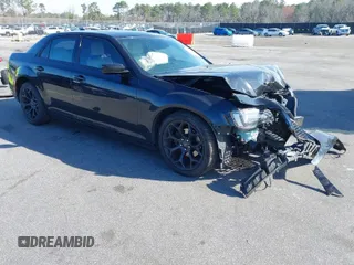 2019 Chrysler 300 with VIN 2C3CCABG2KH686100, listed as a IAAI auction lot 41646567 with 85,864 mi miles. Bid and sale history available at carsss.com. Image 1.