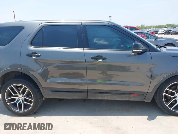2016 Ford Explorer Sport z VIN 1FM5K8GT1GGD26630, wystawiony jako IAAI lot #42251430 z przebiegiem 139 726 mil mil oraz . Historia ofert i sprzedaży dostępna na DreamBid. Obrazek 14.