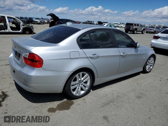 2007 BMW 3 Series 328i z VIN WBAVC53527FZ74908, wystawiony jako Copart lot #56956845 z przebiegiem Nie podano mil oraz Czysty tytuł • Clean title. Historia ofert i sprzedaży dostępna na DreamBid. Obrazek 3.